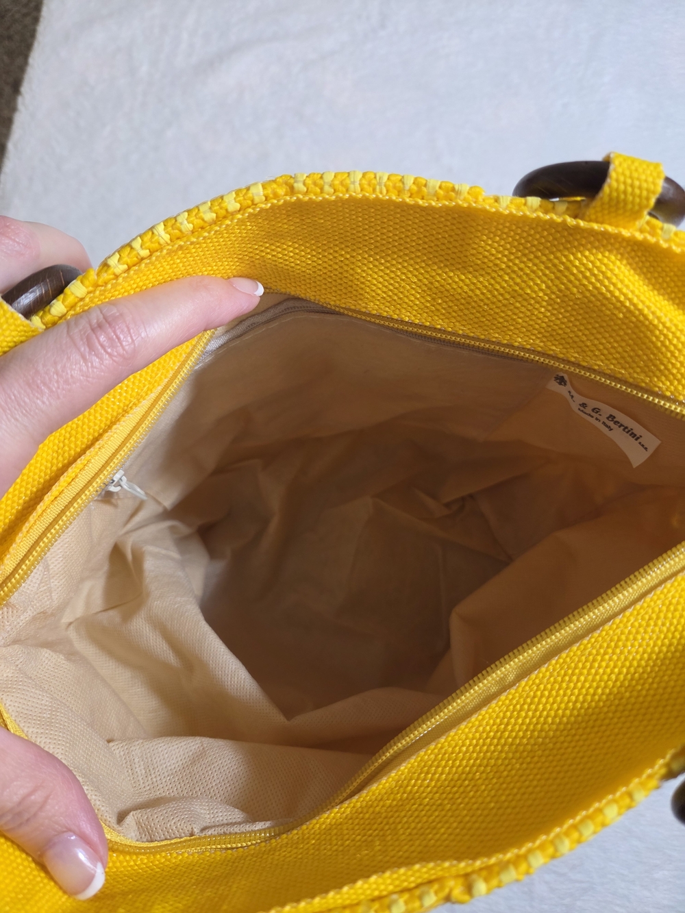 M&G Bertini Yellow Woven Basket Tote Bag Wooden Ring Handles Summer Beach Purse - Picture 7 of 15